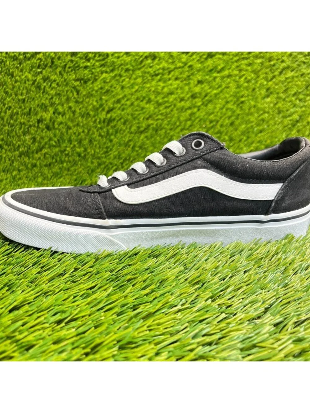 Vans Ward Womens Size 7 Black White Athletic Walking Skateboard Shoes Sneakers